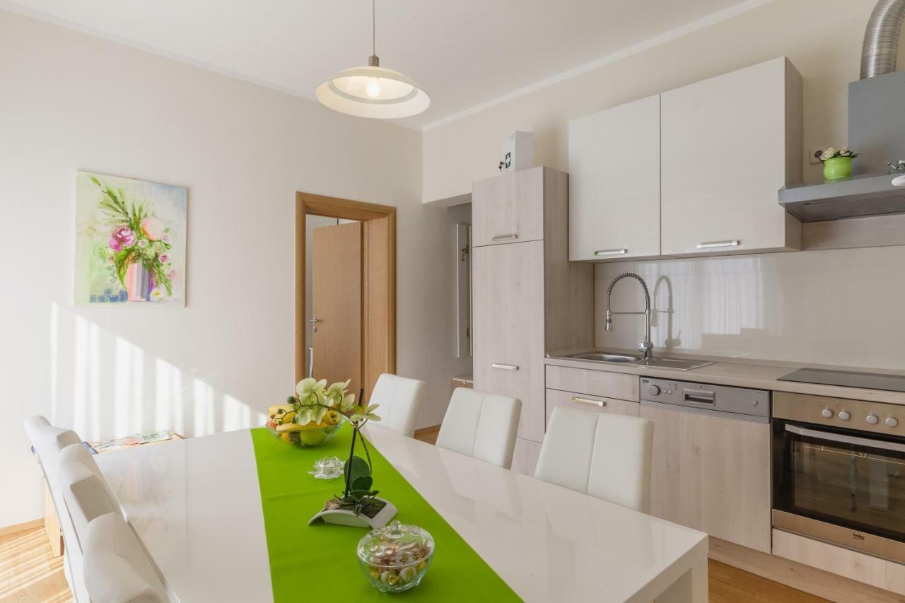 Apartment Snjezana Слунь Екстер'єр фото