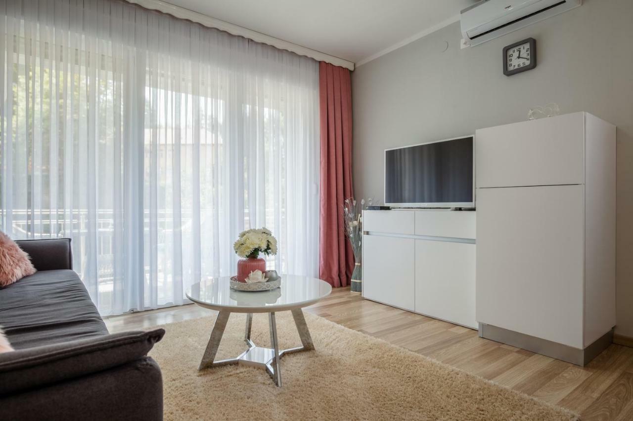 Apartment Snjezana Слунь Екстер'єр фото